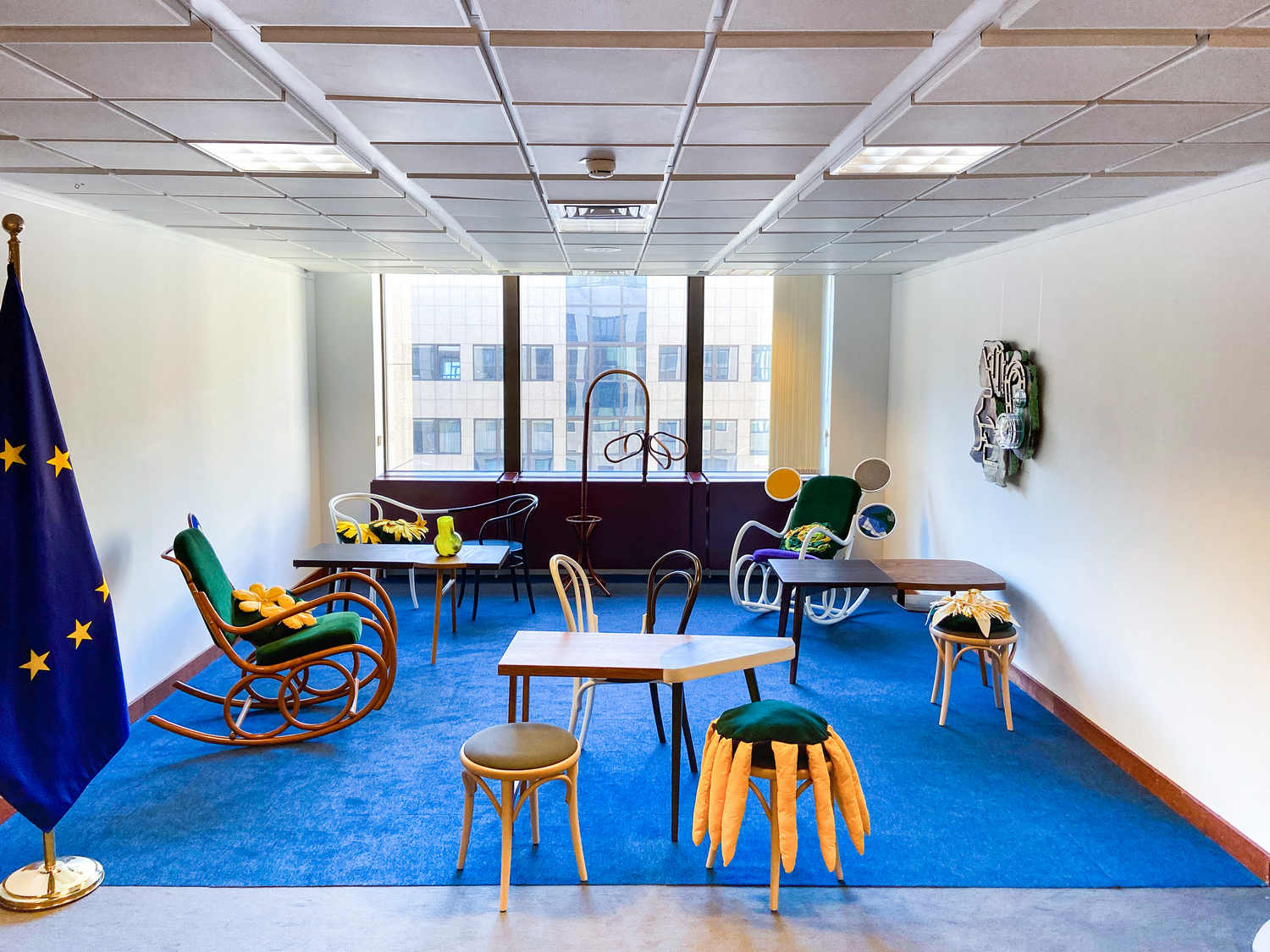 Nábytek, Dřevo, použitý dřevěný nábytek,  Výroba_ Před-po (Jan Švéda, Martin Labík), Čalounění_ Overall Office a Kristýna Bratinková 2022