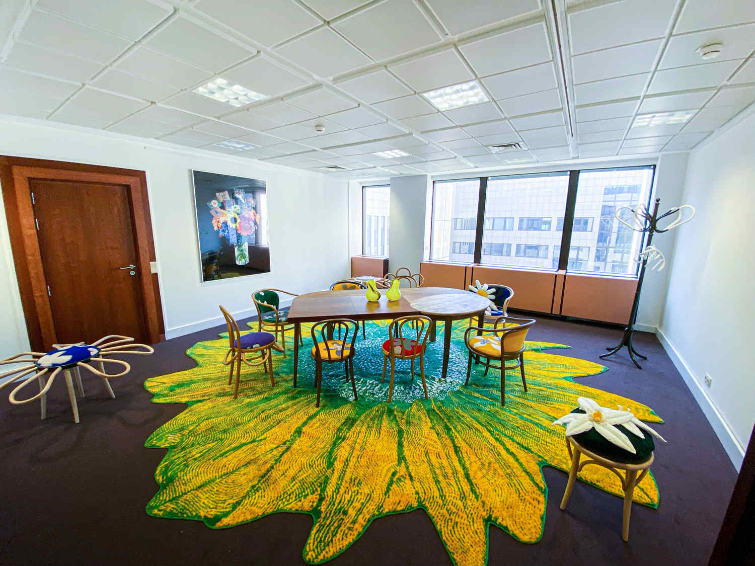 Nábytek, Dřevo, použitý dřevěný nábytek,  Výroba_ Před-po (Jan Švéda, Martin Labík), Čalounění_ Overall Office a Kristýna Bratinková 2022